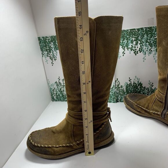 BORN Distressed Brown Leather Zippered Moccasin Tall Boots Size 9 US Women’s - Picture 15 of 16